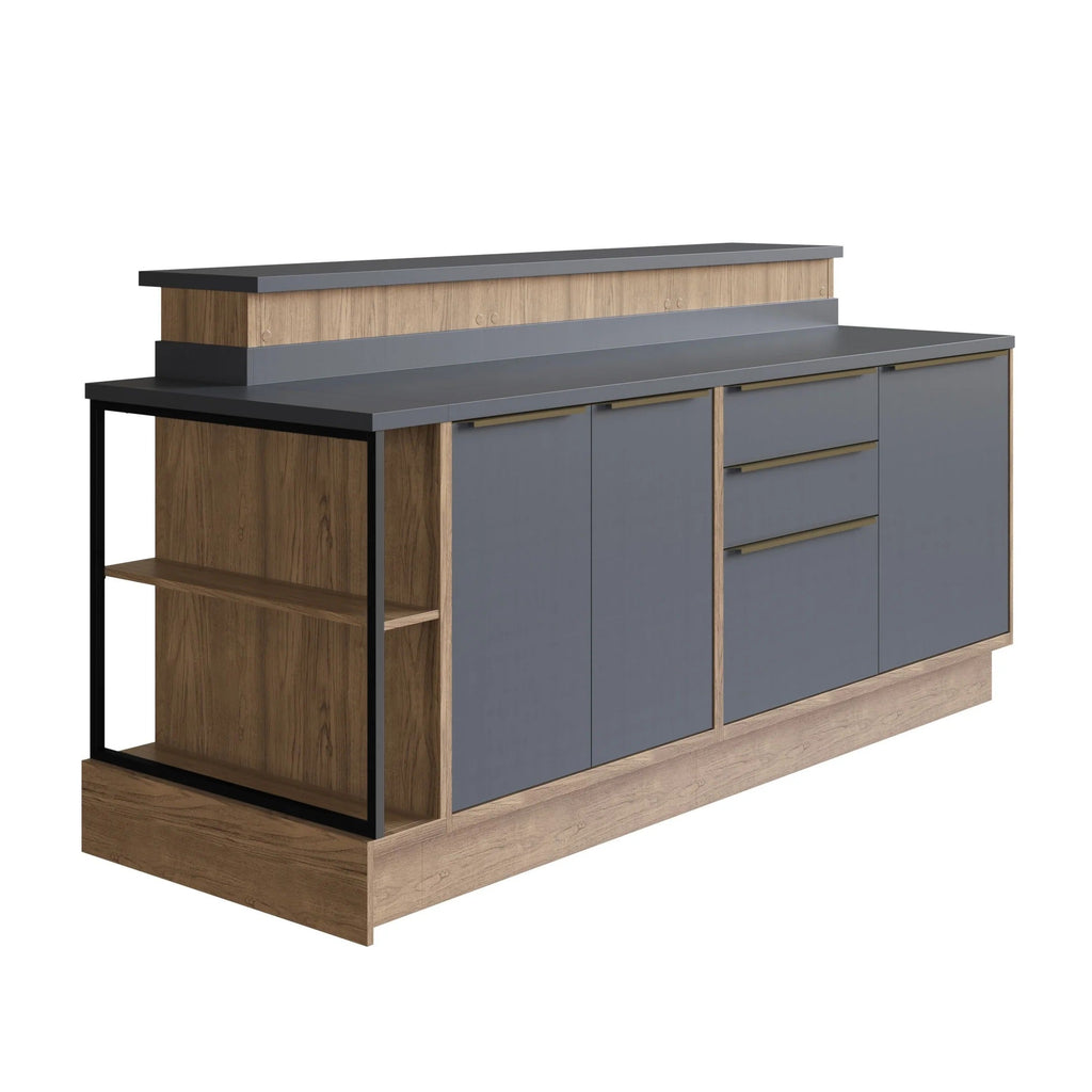 Bancada gourmet de cozinha cinza com tampo preto, 3 gavetas, 2 portas e lateral com prateleira em madeira.