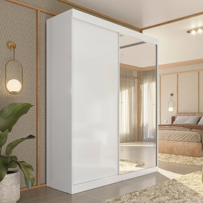 Guarda-roupa branco de casal com 2 portas de correr, espelho amplo e design moderno para quarto.